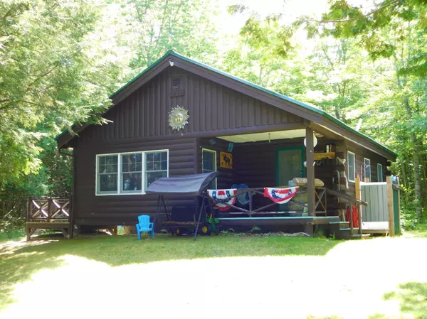 52 Old Speck LN, Dexter, ME 04930