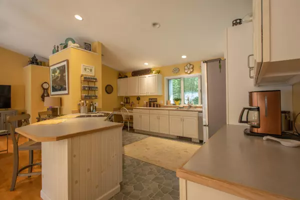 6 White Tail DR, Rockport, ME 04856