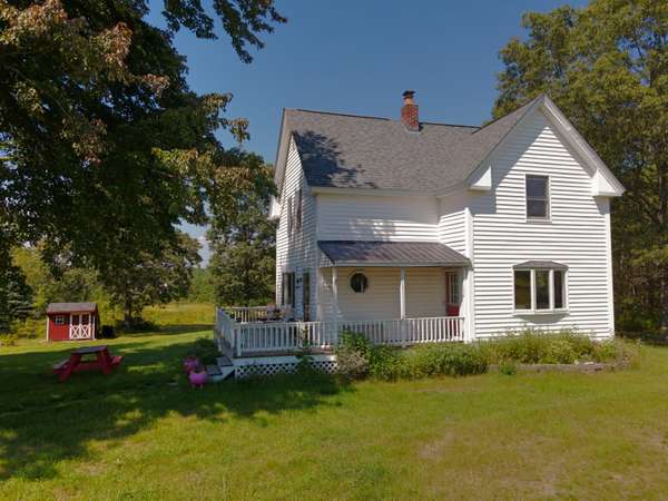 9 Jackson LN, Kennebunk, ME 04043