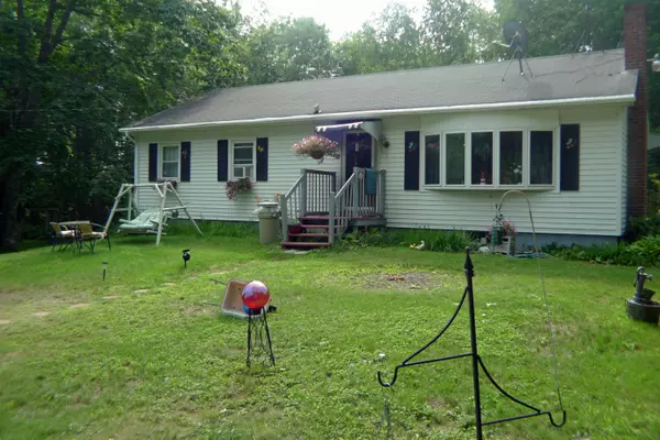 25 Kelley RD, Pittston, ME 04345