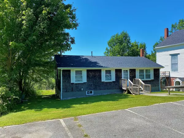 95 Friendship ST, Waldoboro, ME 04572