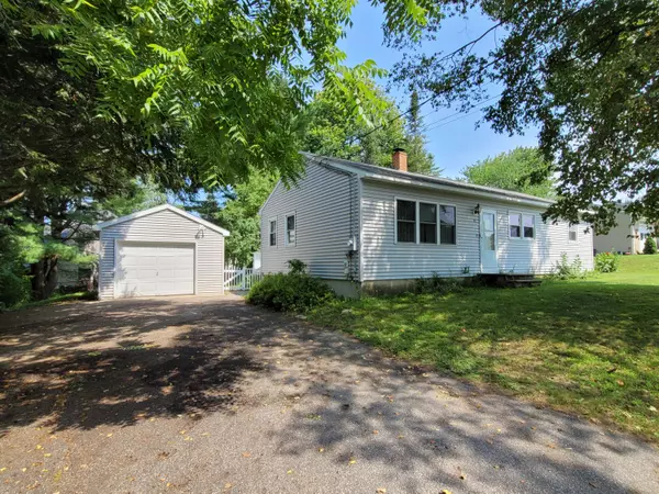 43 Dee ST, Auburn, ME 04210