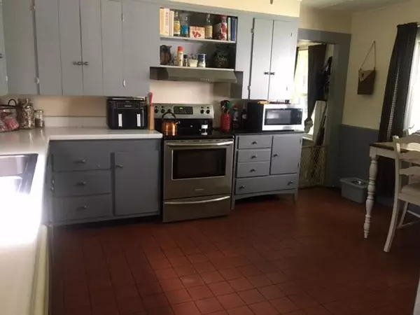 Oakland, ME 04963,32 Oak ST