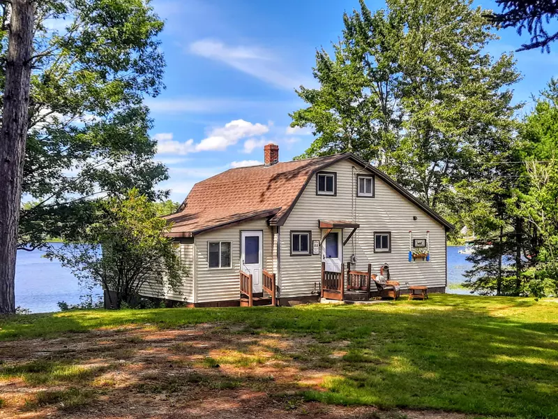 24 Spencer LN, Clifton, ME 04428