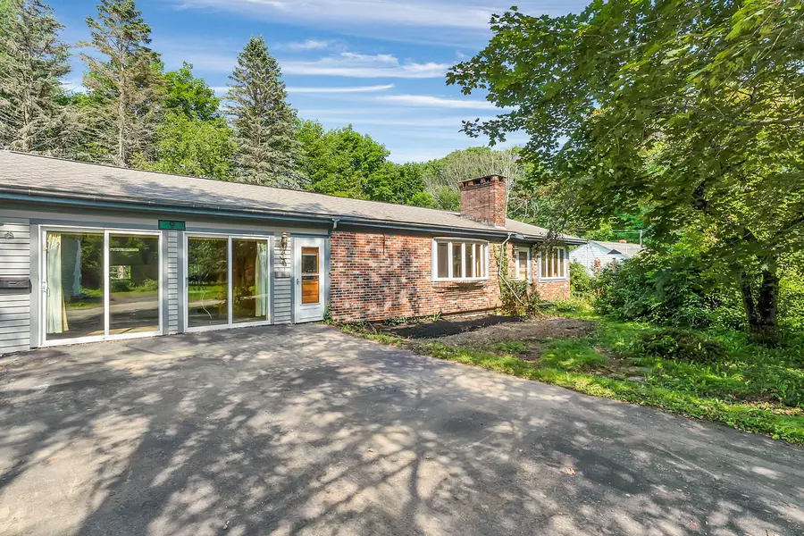 9 Spring ST, Freeport, ME 04032