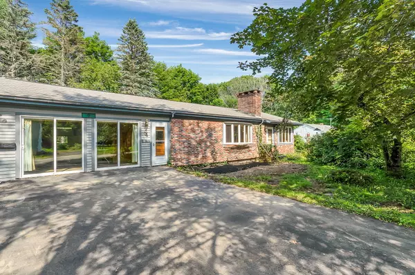 9 Spring ST, Freeport, ME 04032