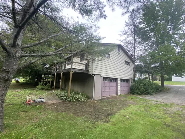 13 Sunset DR, Orono, ME 04473