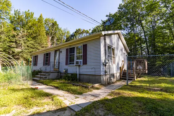 35 Chickadee DR, Auburn, ME 04210