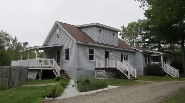 193-193A Rooks RD, Holden, ME 04429