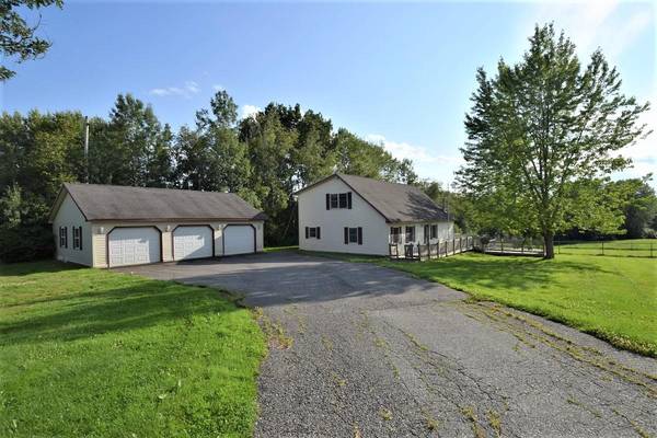 334 Hudson RD, Glenburn, ME 04401