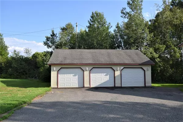 Glenburn, ME 04401,334 Hudson RD