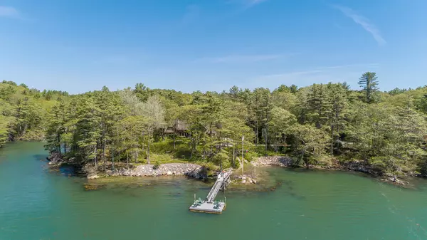 331 Lakeside DR, Boothbay Harbor, ME 04538