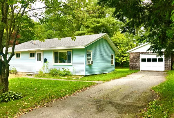 5 Mainewood AVE, Orono, ME 04473