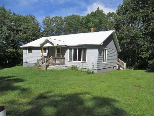 30 Meadow ST, Rockport, ME 04856