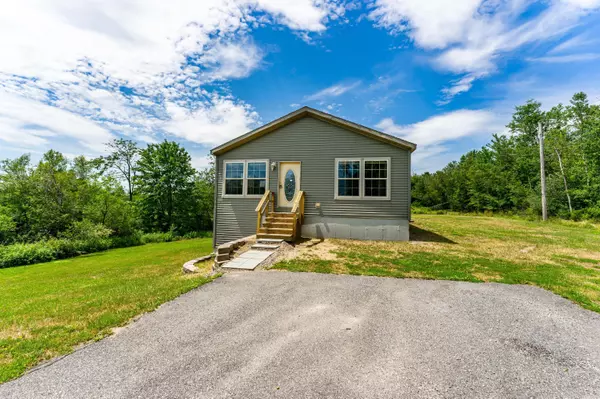 22 Sirois LN, West Gardiner, ME 04345