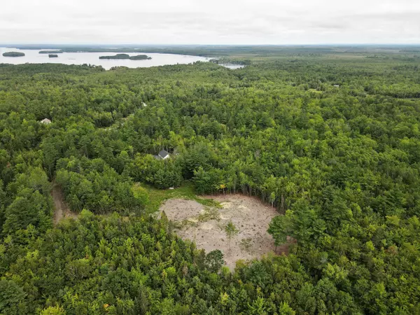 11 Merritt DR, Orono, ME 04473