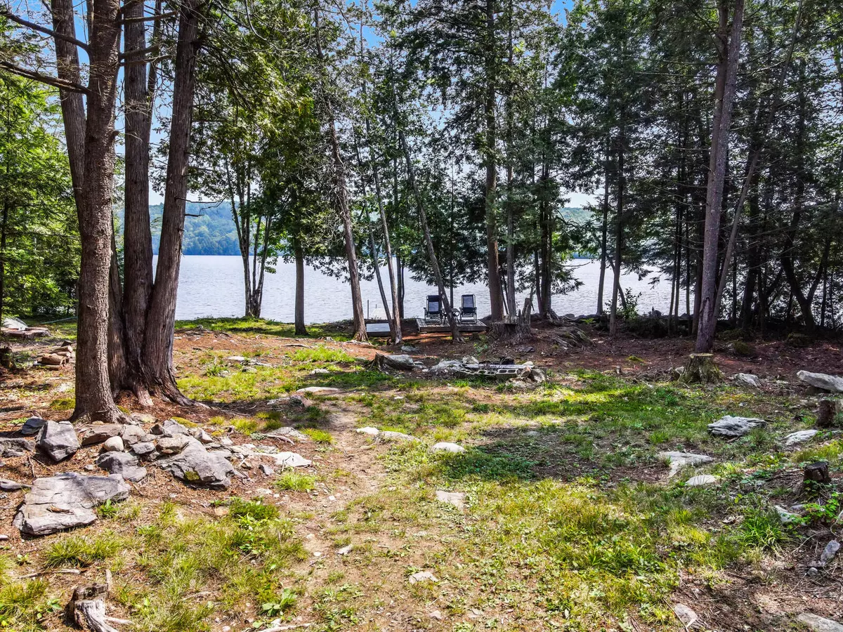 Mount Vernon, ME 04352,5 Snake Point RD