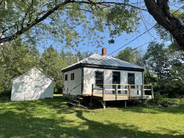 21 W Branch ST, Kingfield, ME 04947