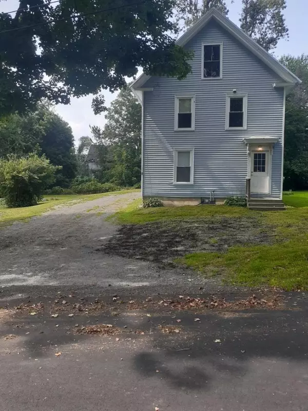 6 Cottage ST, Guilford, ME 04443