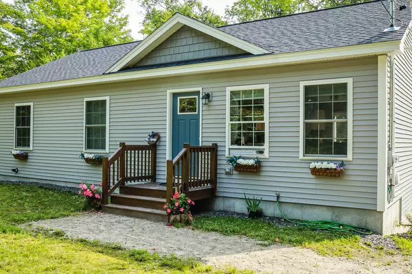 91 Taylor LN, Naples, ME 04055