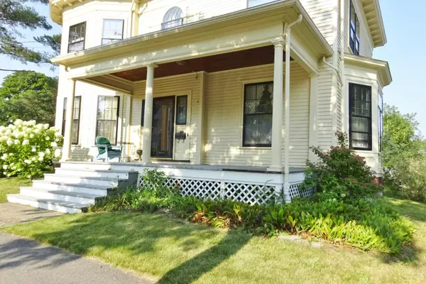 21 Forest AVE, Bangor, ME 04401