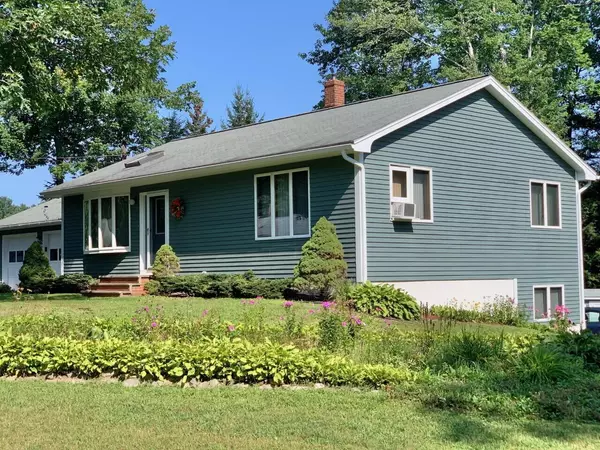 22 Crest AVE, Lisbon, ME 04250