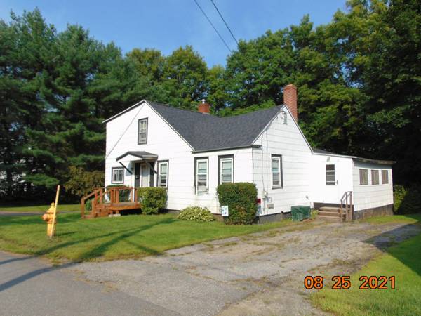 6 Center ST, Richmond, ME 04357