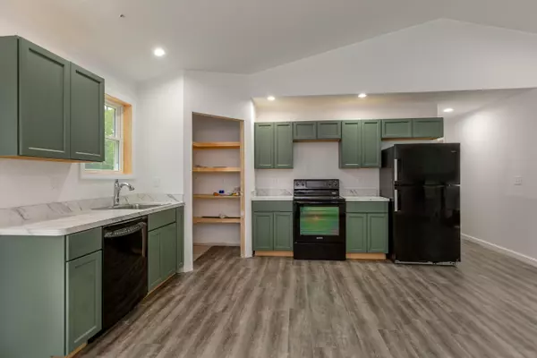 Poland, ME 04274,18 Knoll RD