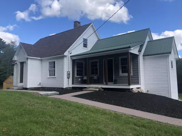 102 Cape RD, Raymond, ME 04071