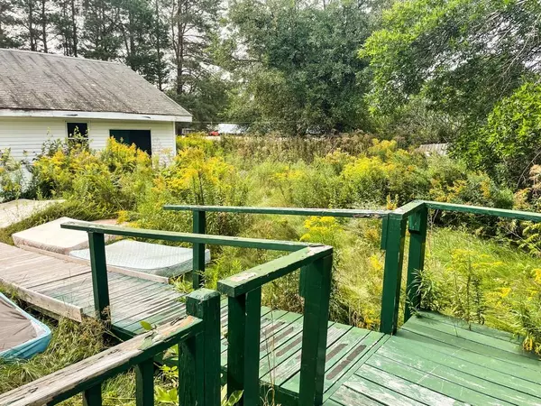 Eddington, ME 04428,587 Main RD