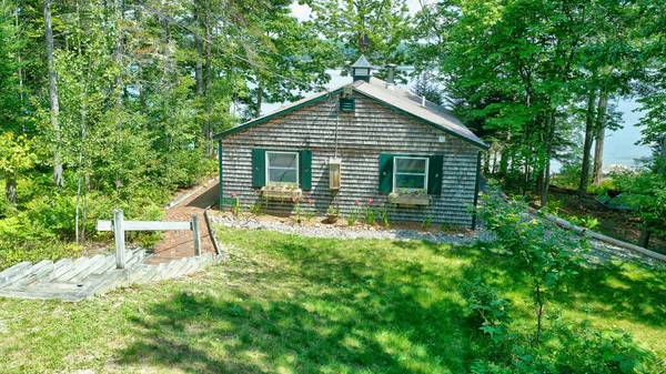 Surry, ME 04684,17 Lighthouse LN