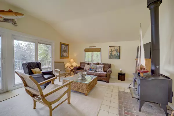 Surry, ME 04684,17 Lighthouse LN