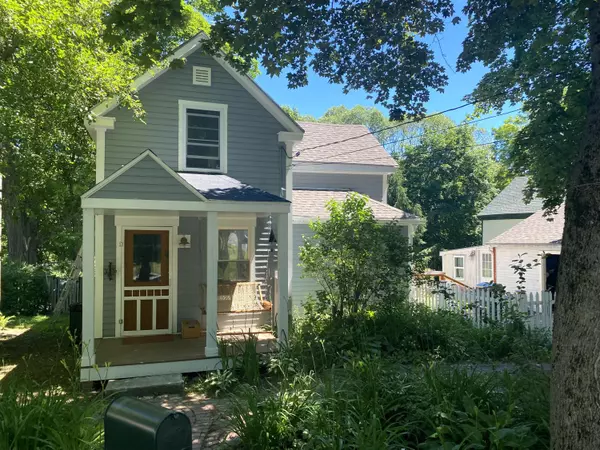 12 Royal AVE, Freeport, ME 04032