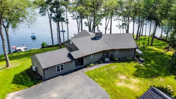 78 N Shore LN, Winthrop, ME 04364