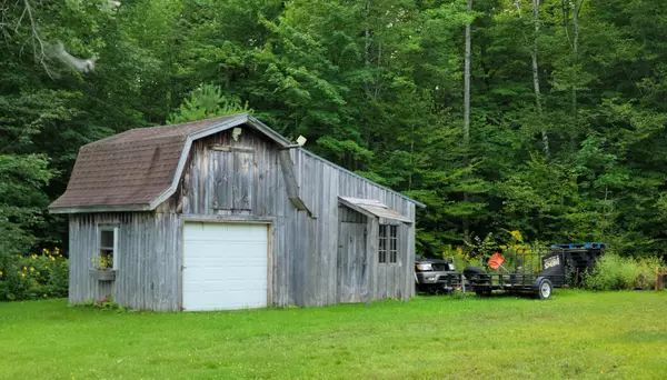 Palmyra, ME 04965,442 Estes AVE