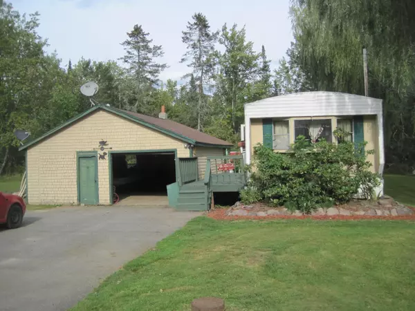 Milford, ME 04461,39 Pine Street