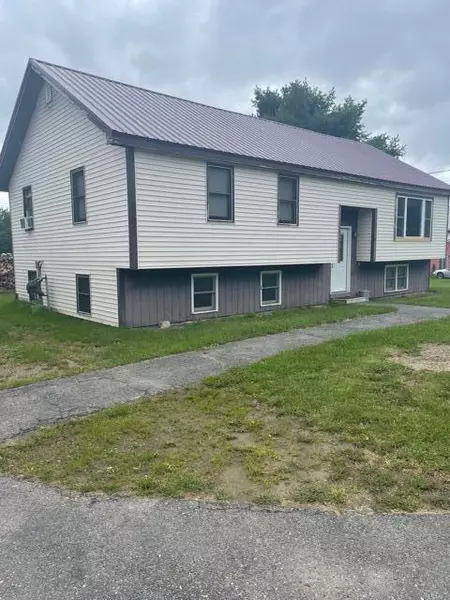 38 Clark RD, Detroit, ME 04929