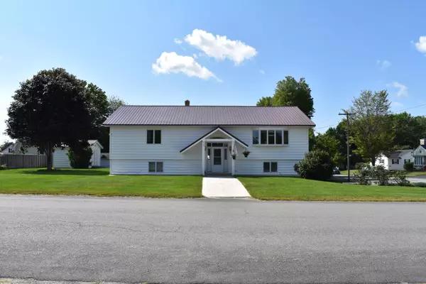 53 Cedar ST, East Millinocket, ME 04430