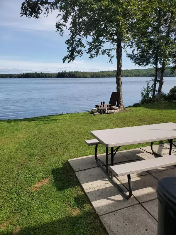 Vassalboro, ME 04989,77 Pleasant Point RD