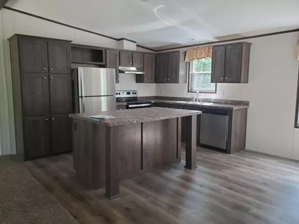 212 Gore RD, Oxford, ME 04270