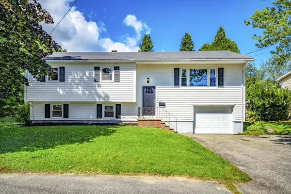 Portland, ME 04102,48 Jeanne ST