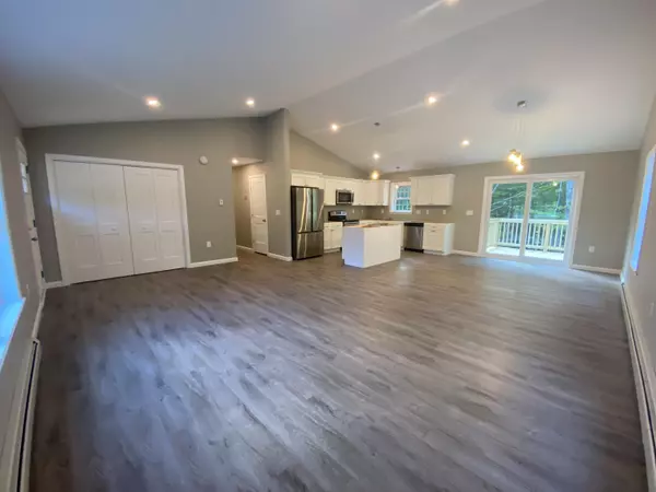 Naples, ME 04055,27 Eisenhower CT