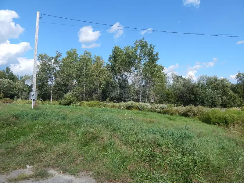 20 East RD, Bradford, ME 04410