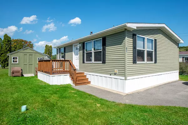 91 Blackberry PL, Kittery, ME 03904