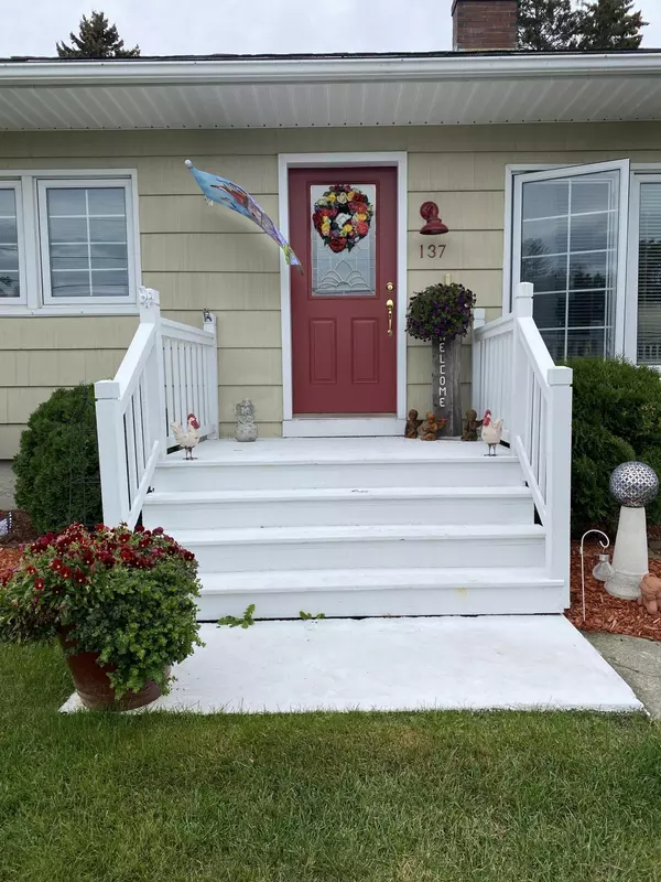 Madawaska, ME 04756,137 19th AVE