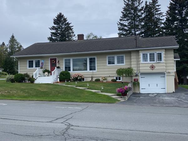 137 19th AVE, Madawaska, ME 04756