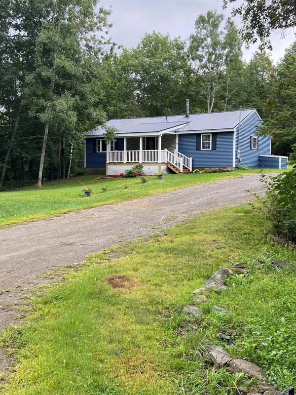 21 Sandy Beach RD, Glenburn, ME 04401