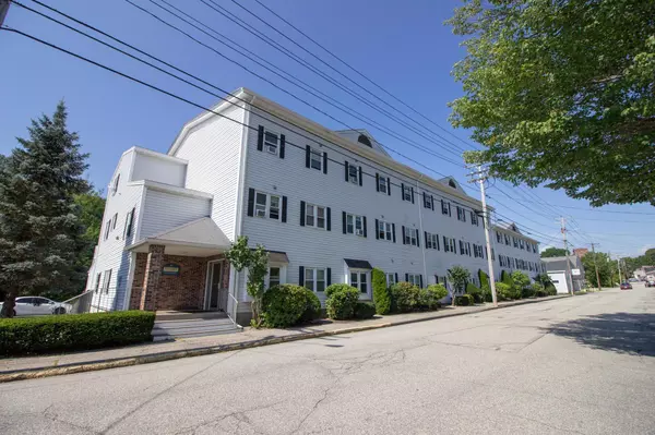 17 Water ST #8, Kennebunk, ME 04043