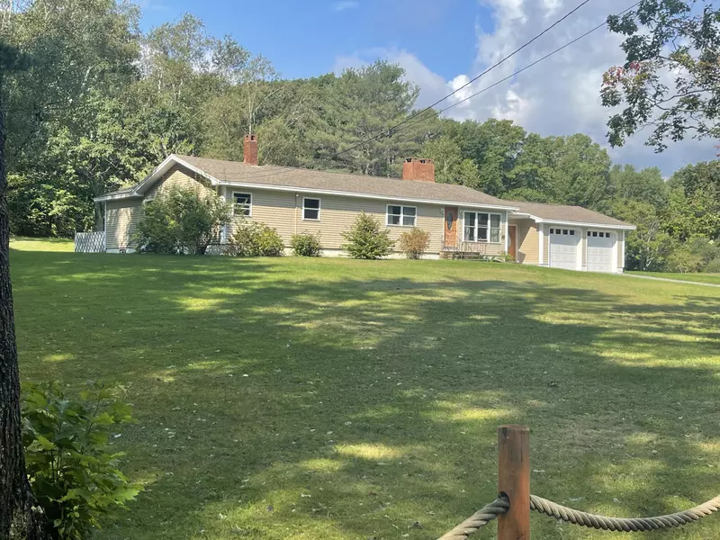 57 Whitehouse Crossing RD, Topsham, ME 04086