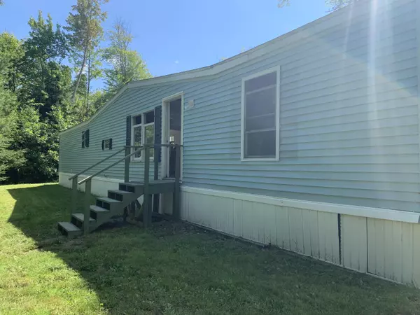 16 Taylor DR, Sabattus, ME 04280